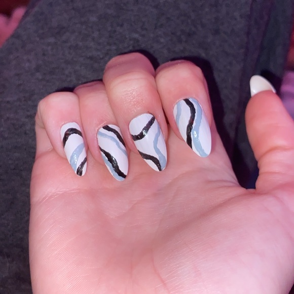 Press on nails - Picture 2 of 2